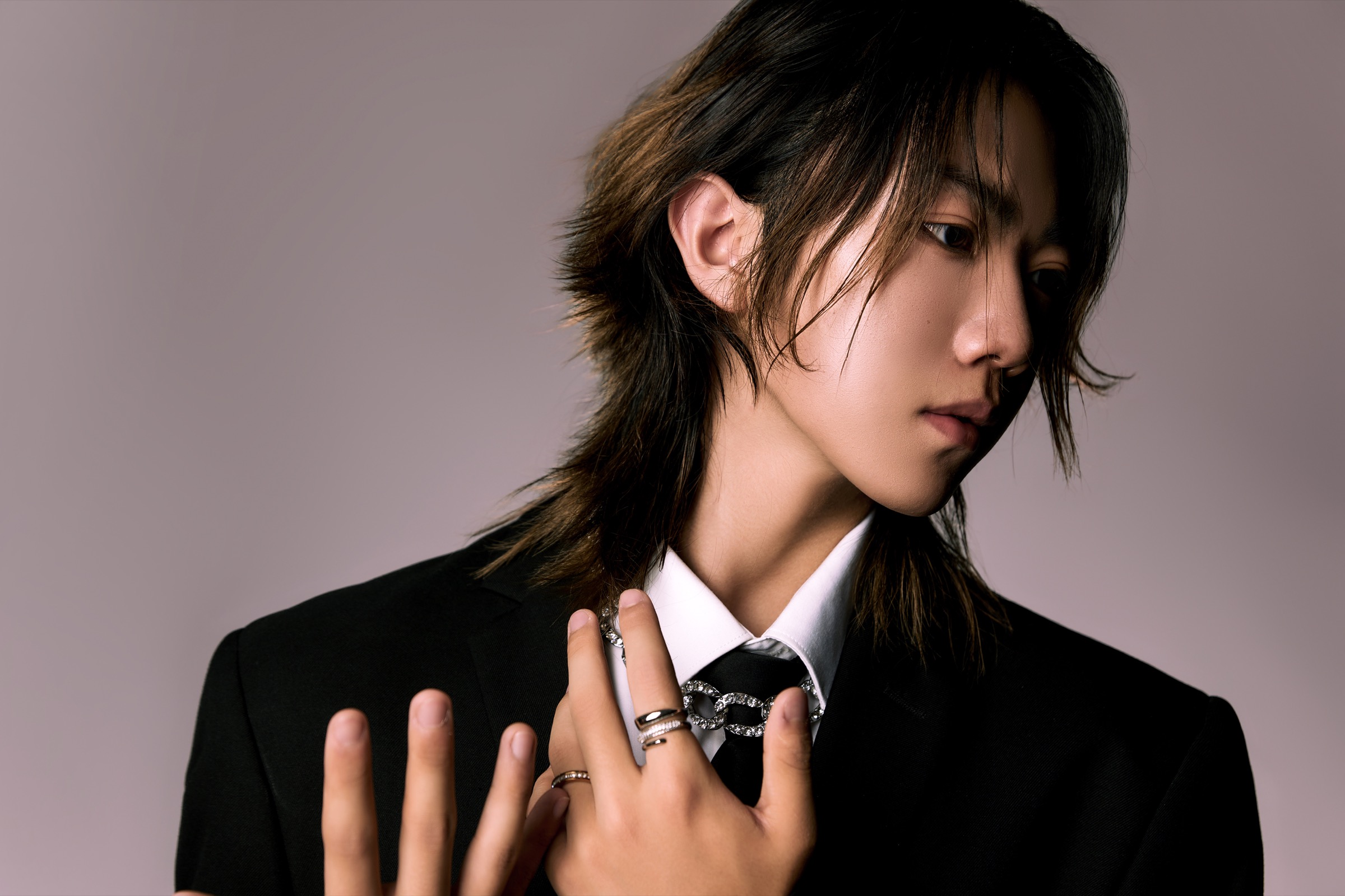 Wide studio portrait of Wayne Wen